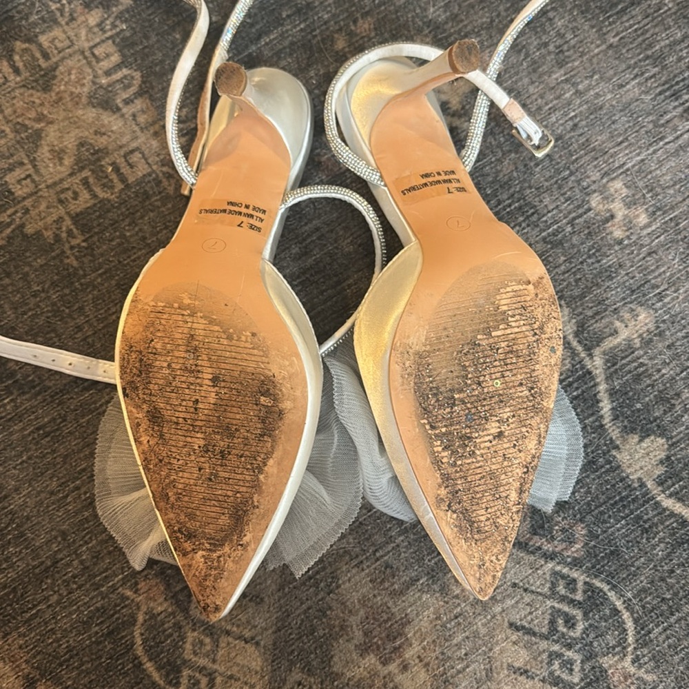 Lulus Lelanee White Satin Rhinestone Bow Ankle Strap Pumps - Size 7 - Picture 3 of 3